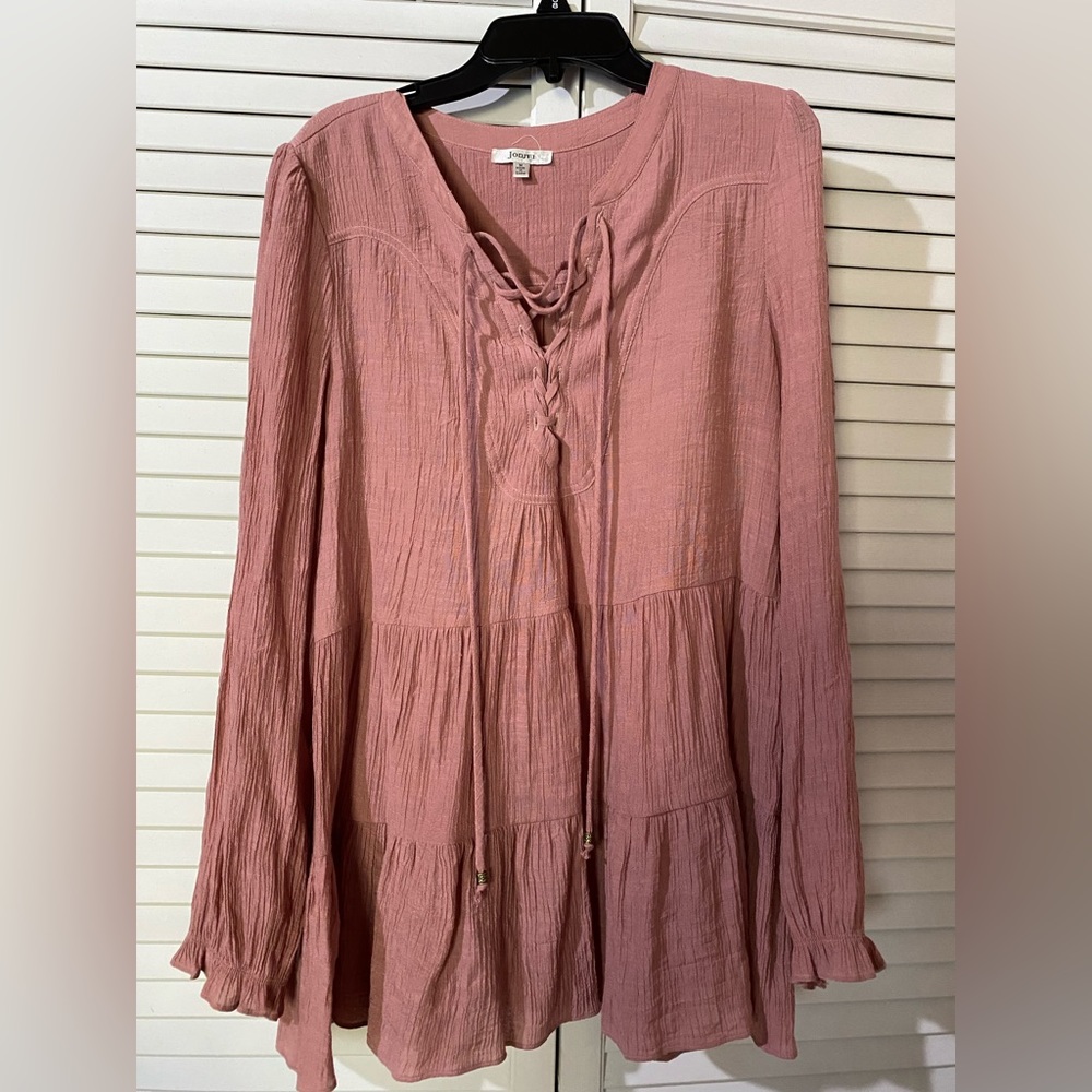 EUC Mauve crinkle fabric boutique blouse, worn once